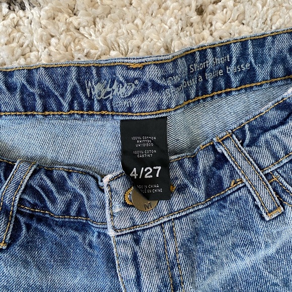 Mossimo jean shorts, size 4. - Picture 2 of 3